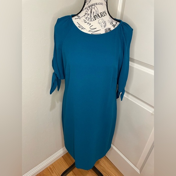 Vince Camuto Size Large Blue Dress with slit tie arms - Picture 1 of 9
